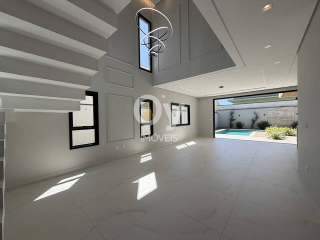 Casa para Venda em São José dos Campos - 3