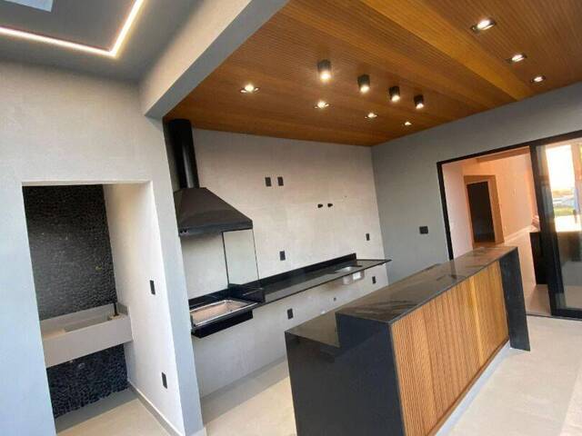 #CA0026 - Casa para Venda em  -  - 3