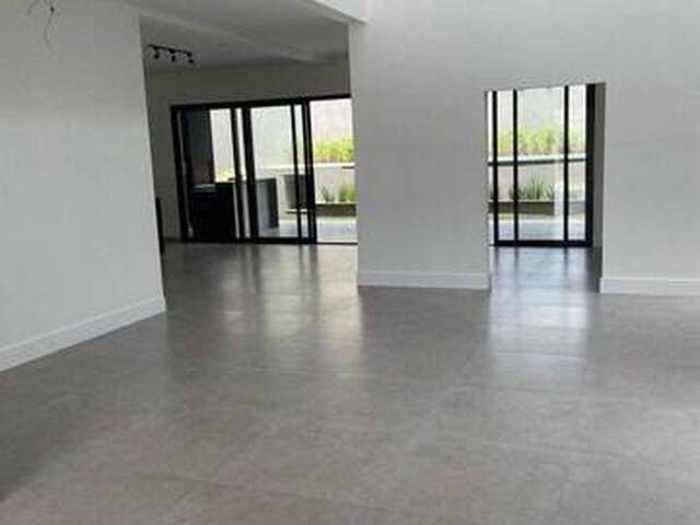 Sobrado para Venda em São José dos Campos - 4