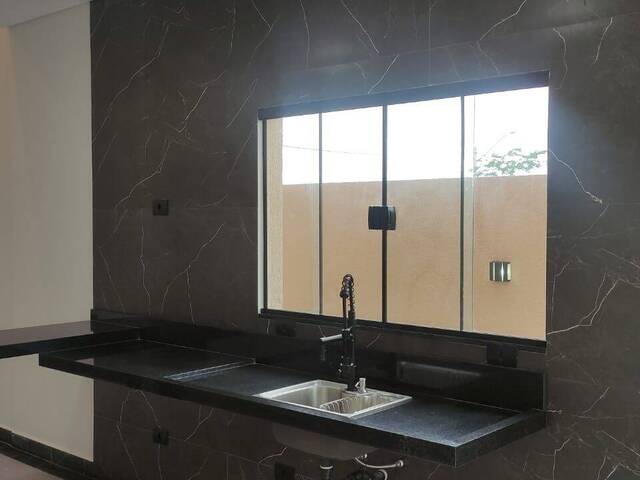Casa para Venda em São José dos Campos - 4