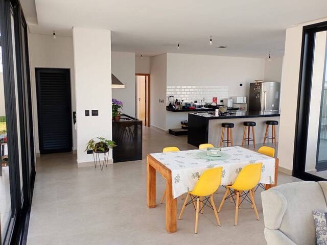 Sobrado para Venda em São José dos Campos - 4