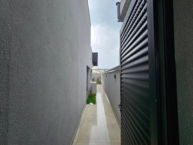 #CA0004 - Casa para Venda em  -  - 2