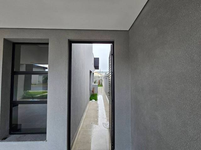#CA0004 - Casa para Venda em  -  - 3