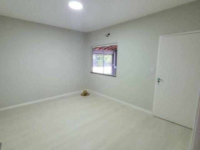 Casa para Venda em São José dos Campos - 4