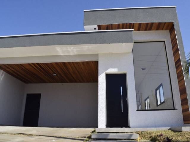 #CA0052 - Casa para Venda em  -  - 3