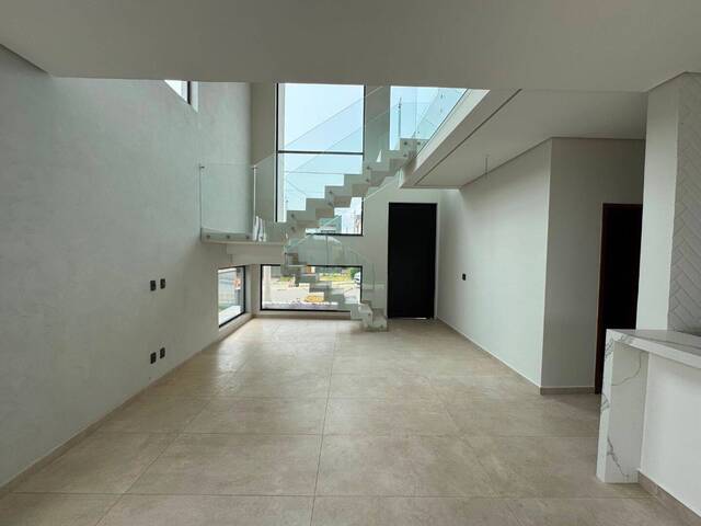 Sobrado para Venda em São José dos Campos - 2