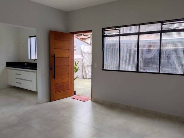 Casa para Venda em São José dos Campos - 4