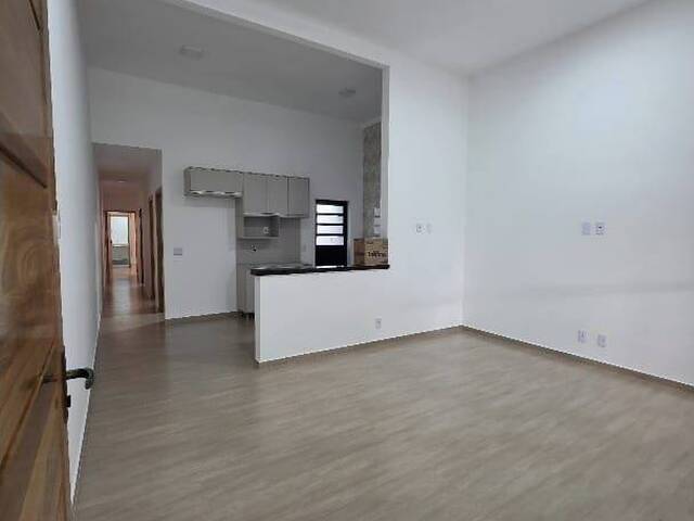 Casa para Venda em São José dos Campos - 4