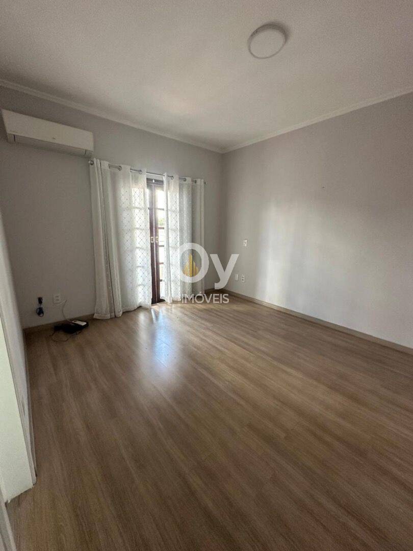Sobrado com 3 dormitórios à venda, 121 m² por R$ 900.000 - Jardim América - São José dos Campos/SP