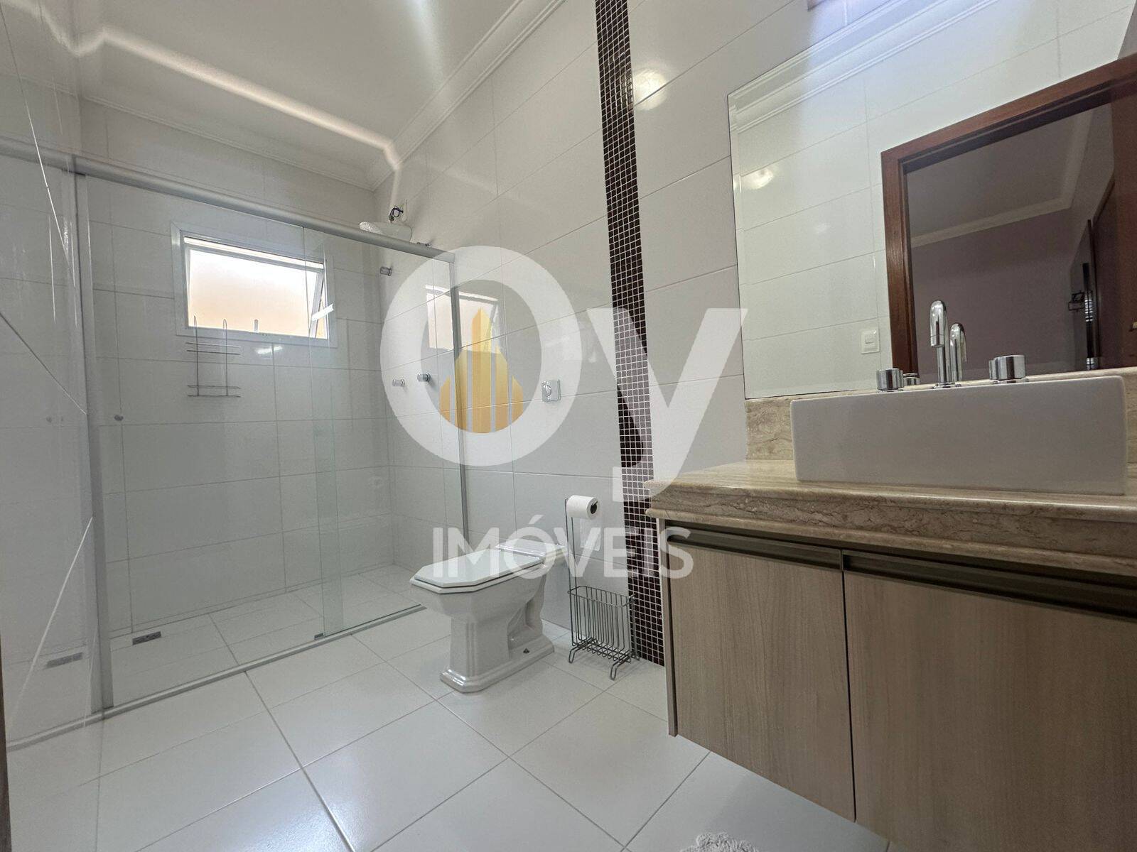 Sobrado à Venda com 4 suítes -  Condomínio Quintas de Villa Branca