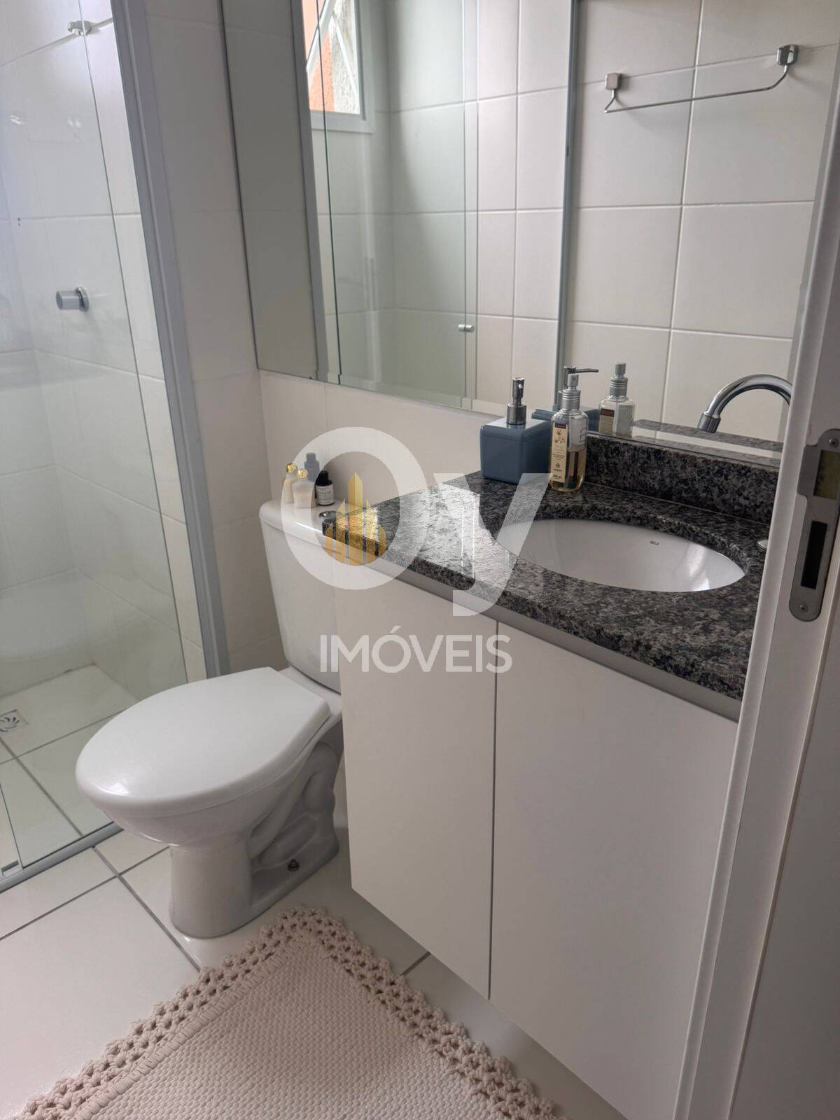 Apartamento moderno com suíte e varanda gourmet