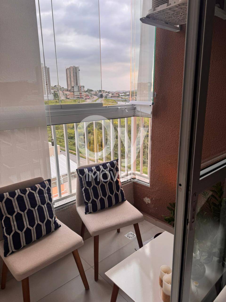 Apartamento moderno com suíte e varanda gourmet
