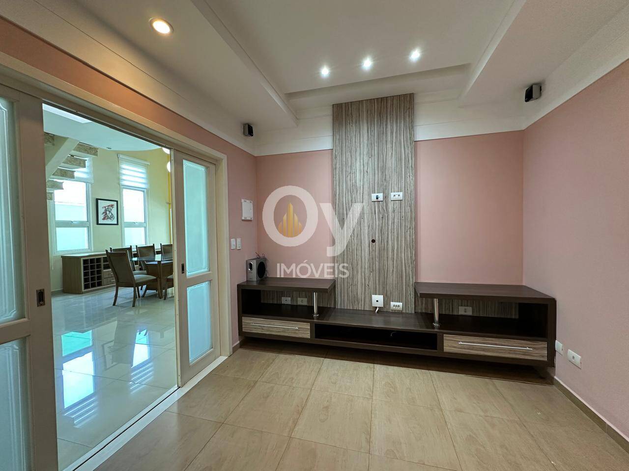 Sobrado  com 3 dormitórios no Condomínio Villas de Santana/Jacareí