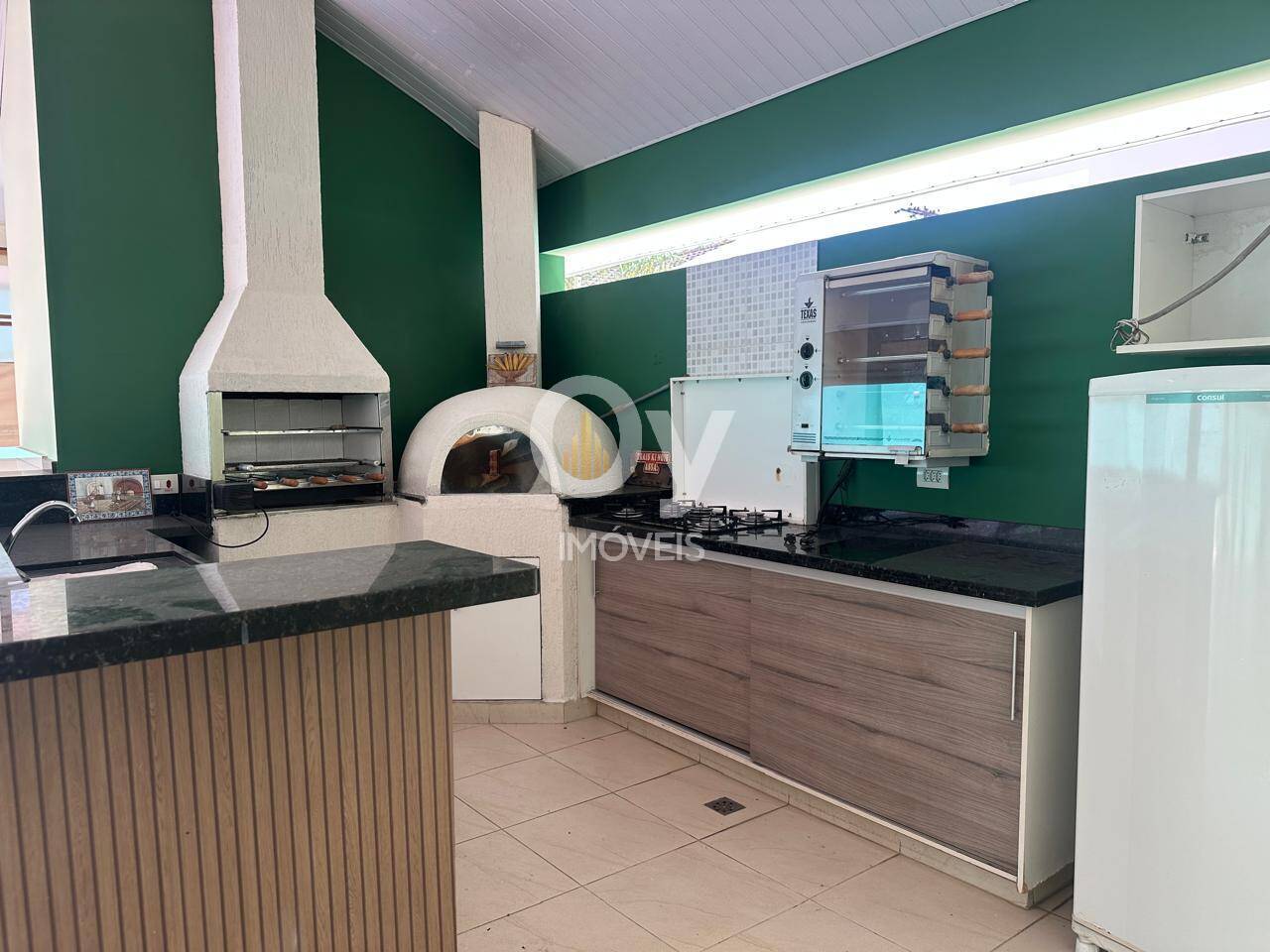 Sobrado  com 3 dormitórios no Condomínio Villas de Santana/Jacareí