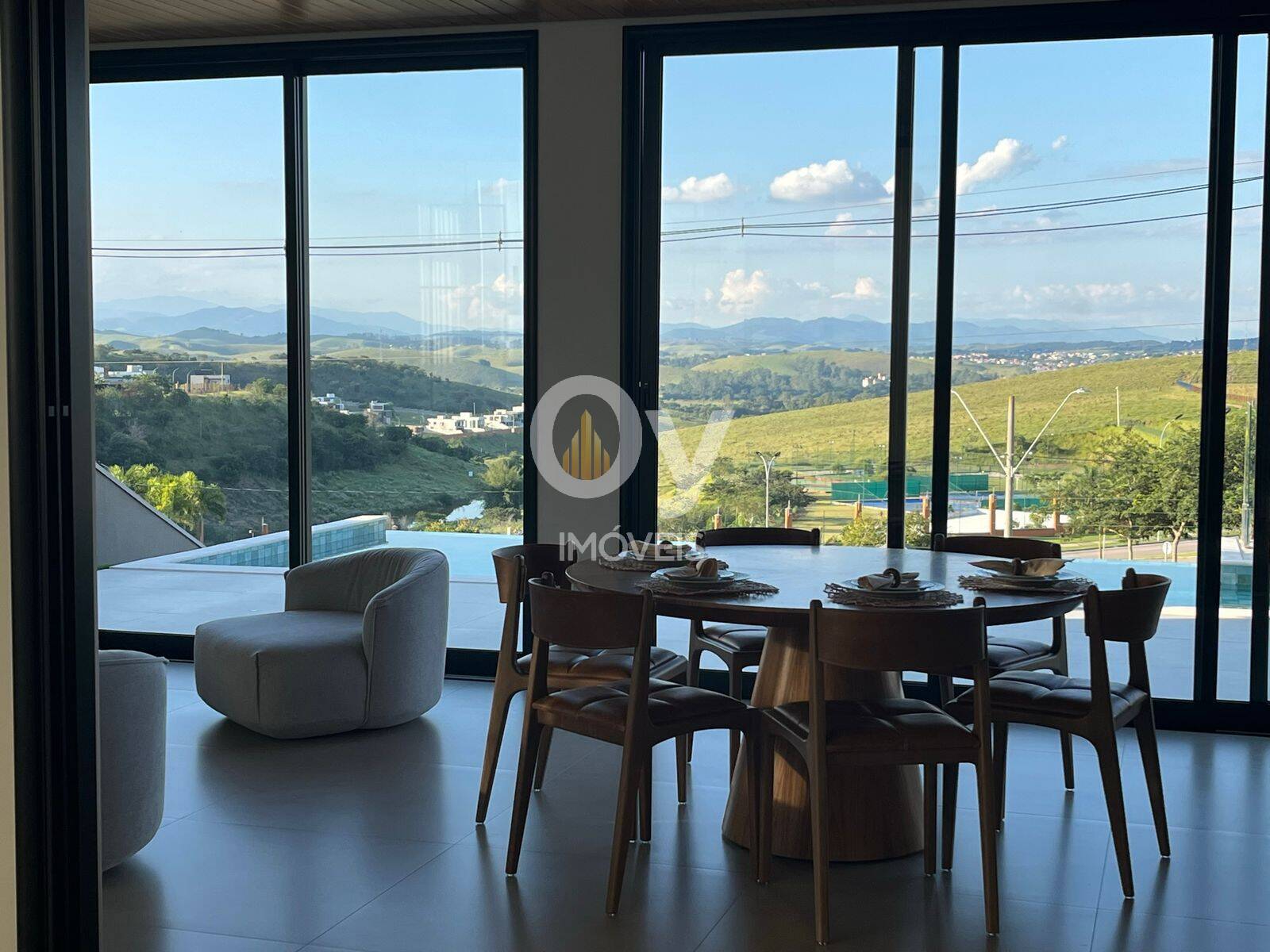 Sobrado de alto padrão com vista definitiva em condominio exclusivo.
