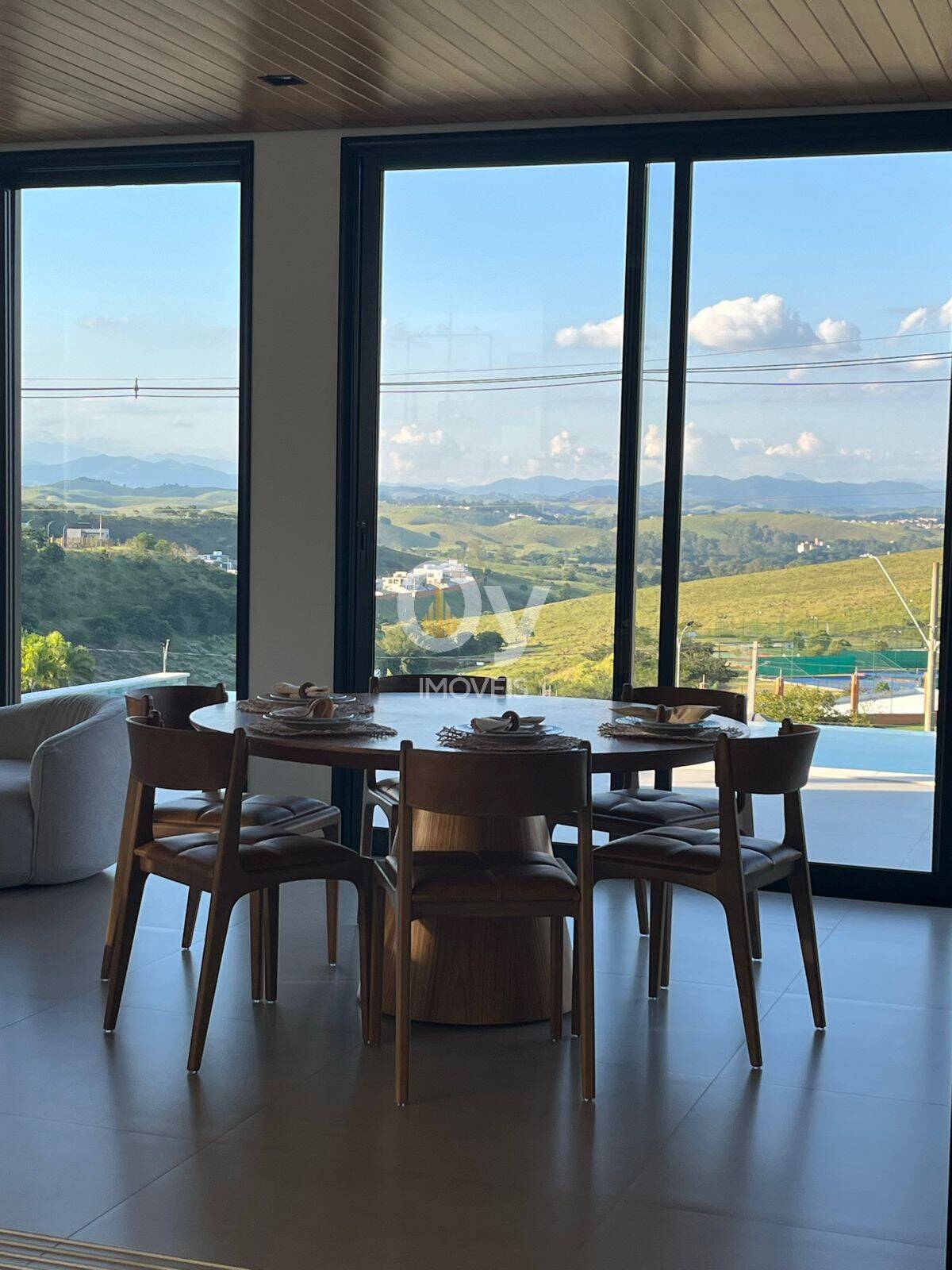 Sobrado de alto padrão com vista definitiva em condominio exclusivo.