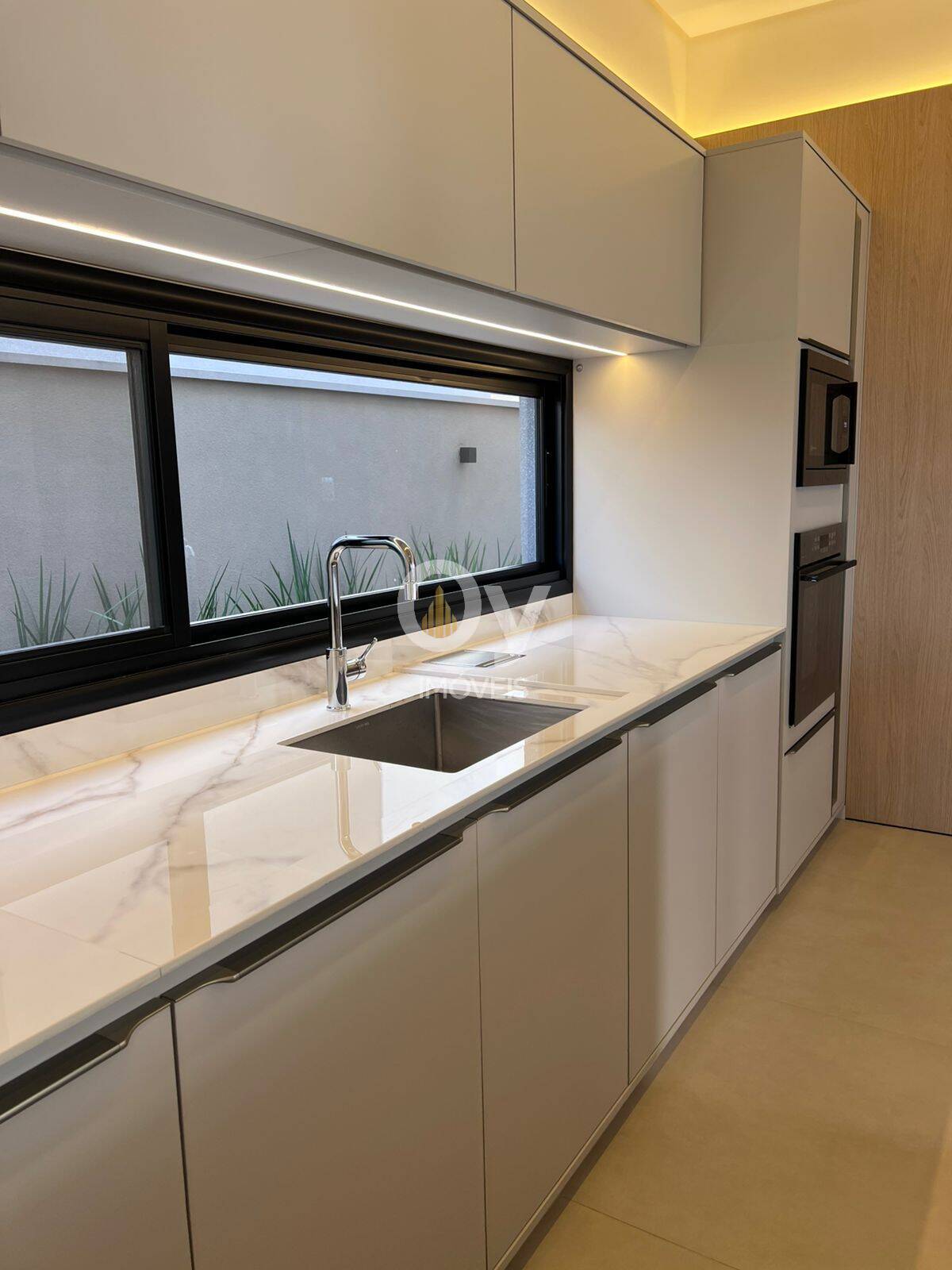 Sobrado de alto padrão com vista definitiva em condominio exclusivo.