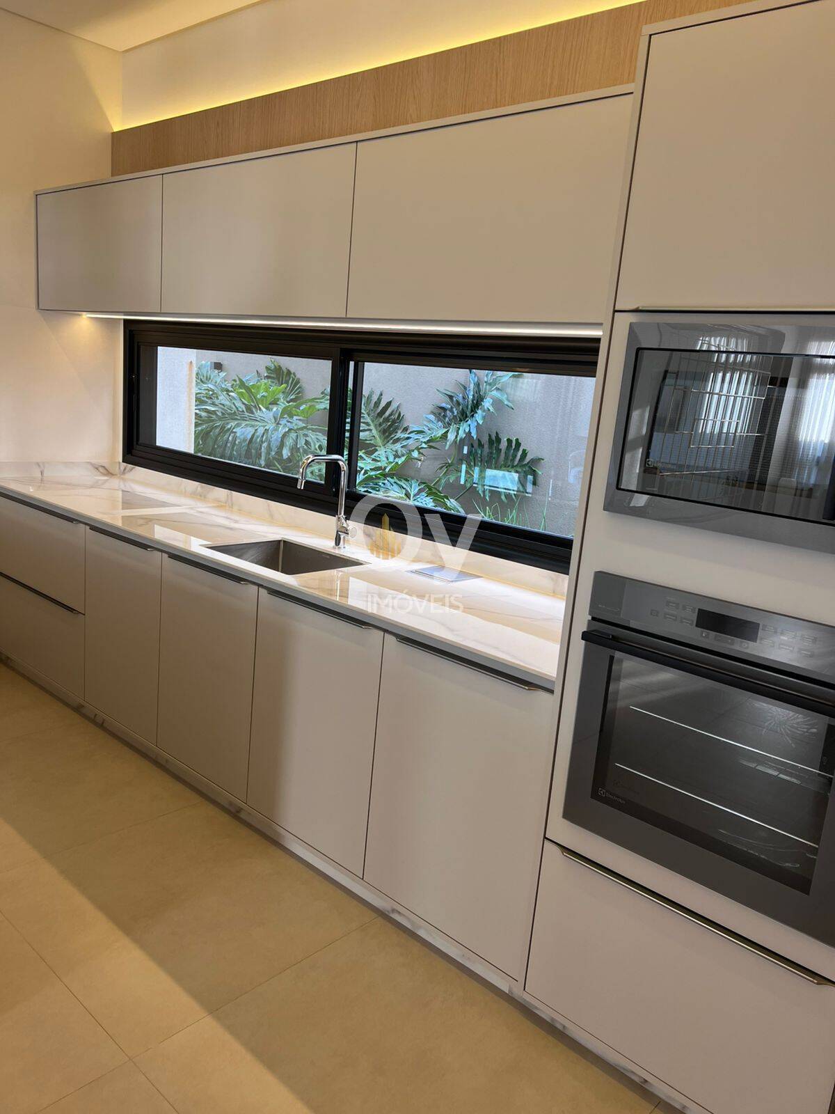 Sobrado de alto padrão com vista definitiva em condominio exclusivo.