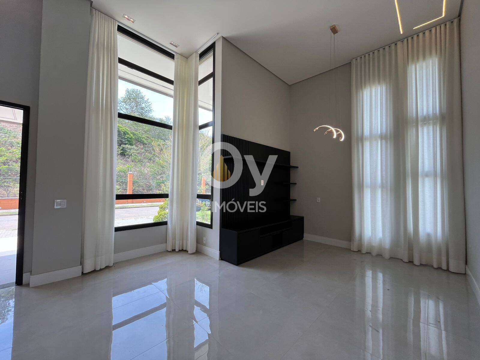 Casa Térrea à Venda – Alphaville II – 4 Suítes