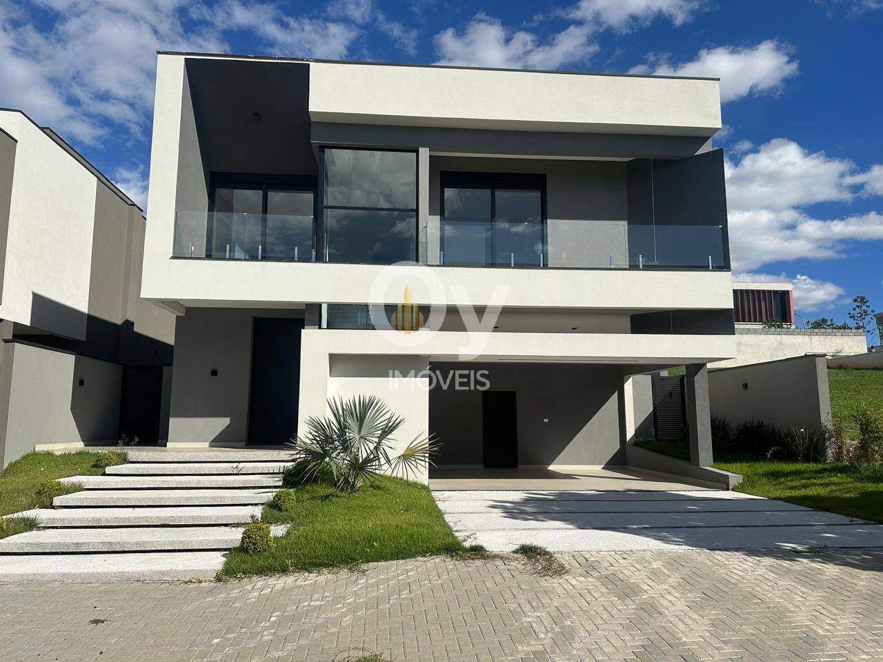 Sobrado de Alto Padrão com 5 Suítes no Alphaville II – 423 m²