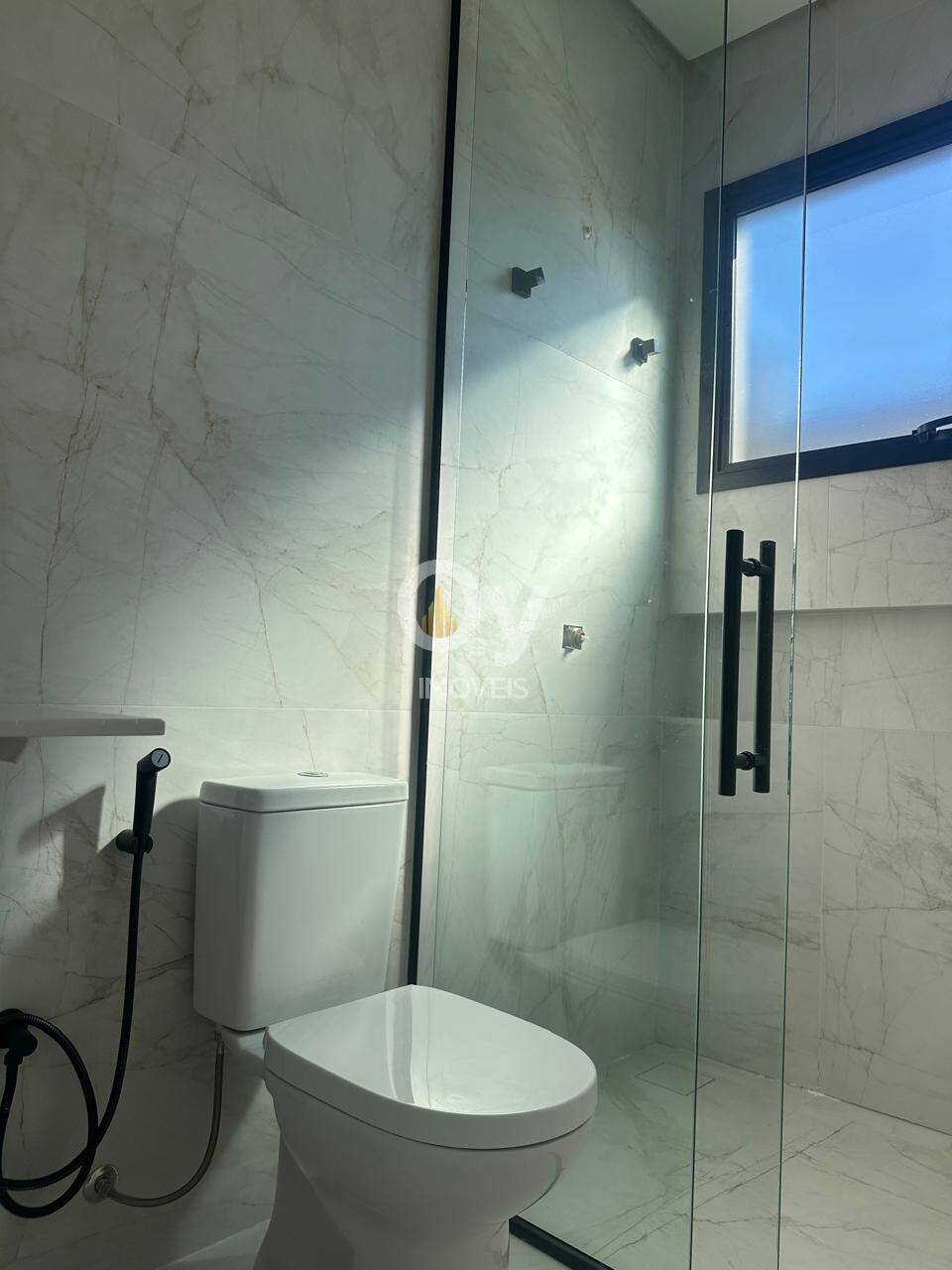 Sobrado de Alto Padrão com 5 Suítes no Alphaville II – 423 m²