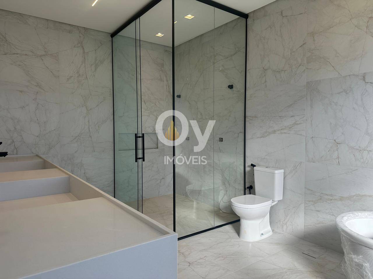 Sobrado de Alto Padrão com 5 Suítes no Alphaville II – 423 m²