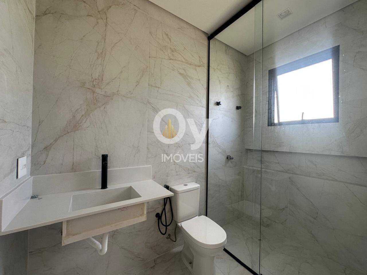 Sobrado de Alto Padrão com 5 Suítes no Alphaville II – 423 m²