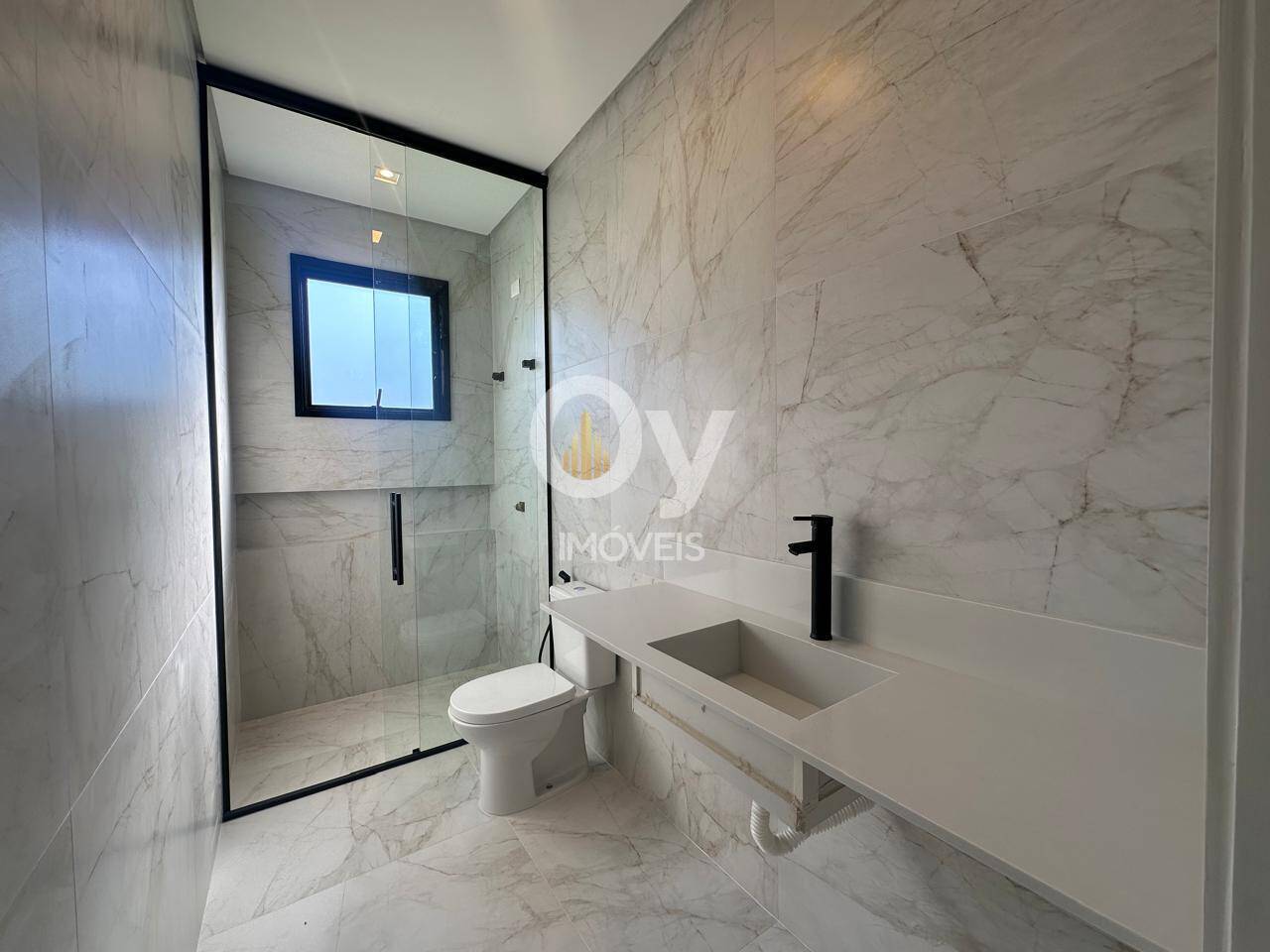 Sobrado de Alto Padrão com 5 Suítes no Alphaville II – 423 m²