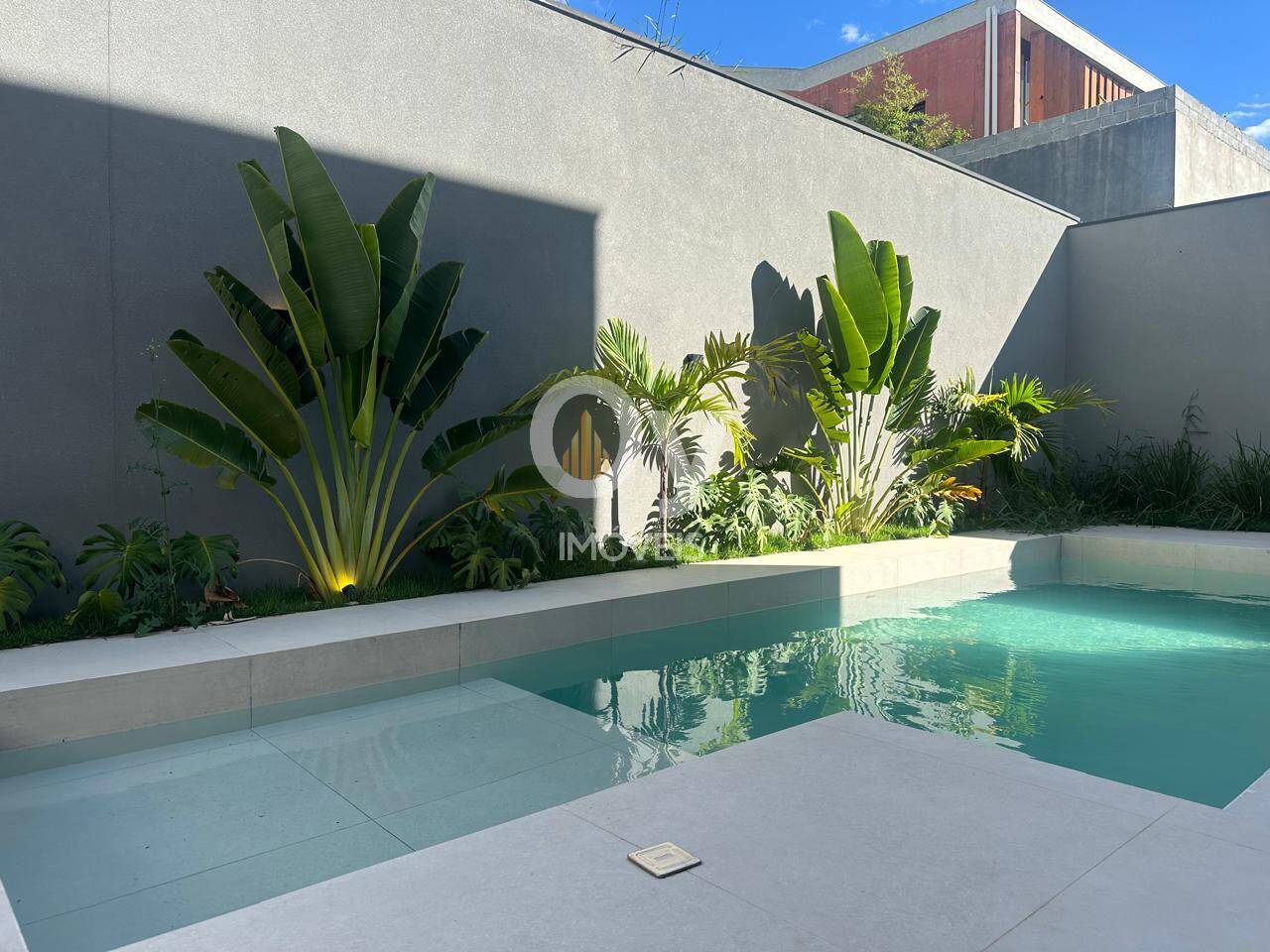 Sobrado de Alto Padrão com 5 Suítes no Alphaville II – 423 m²