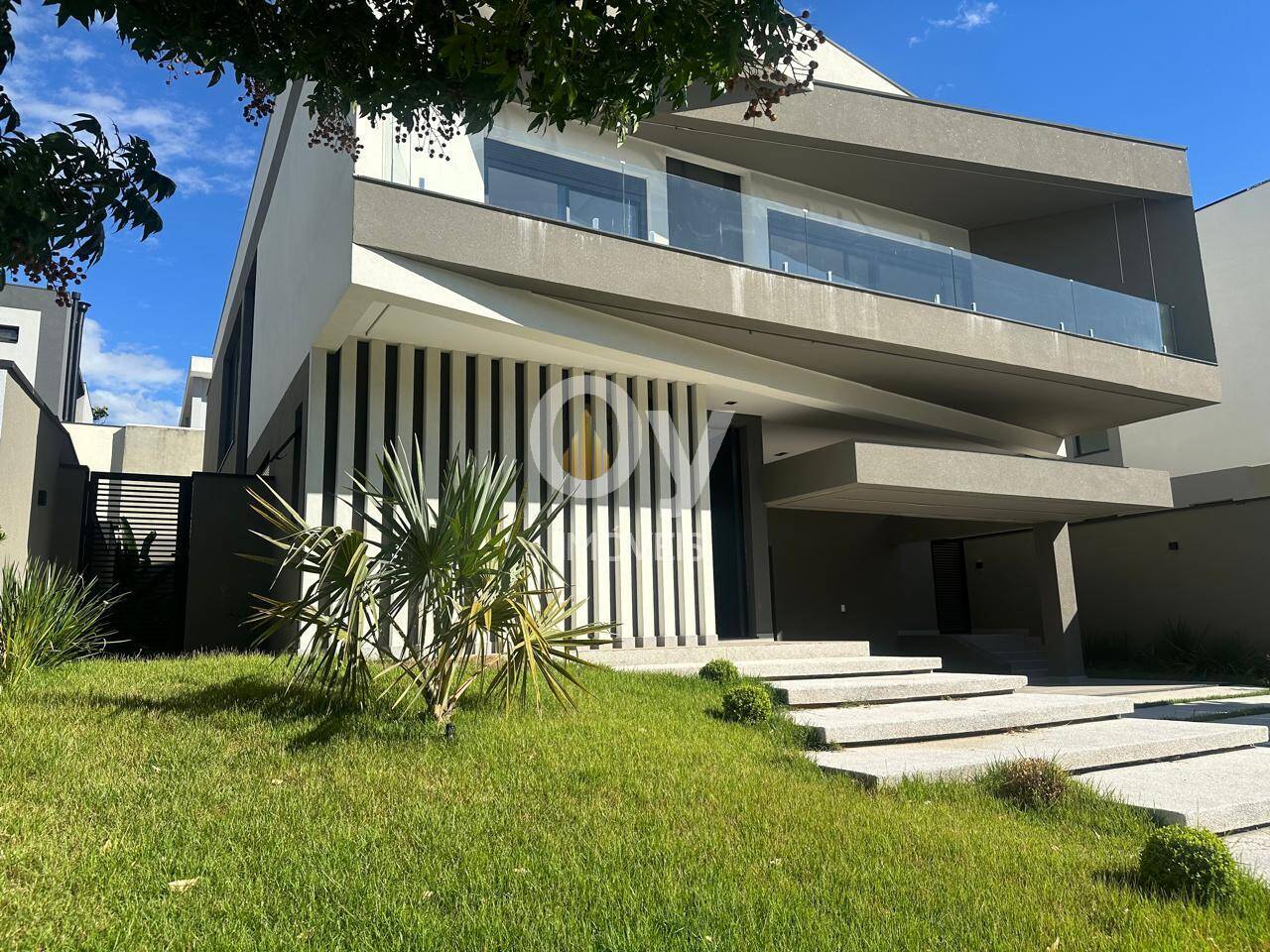 Sobrado Contemporâneo de Alto Padrão no Alphaville – 4 suites