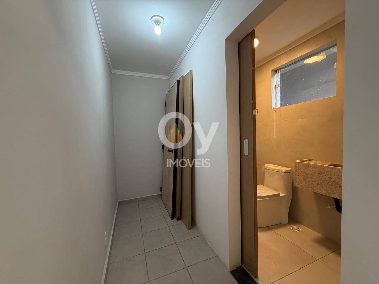 SOBRADO MODERNO COM VISTA DEFINITIVA PARA O BANHADO
