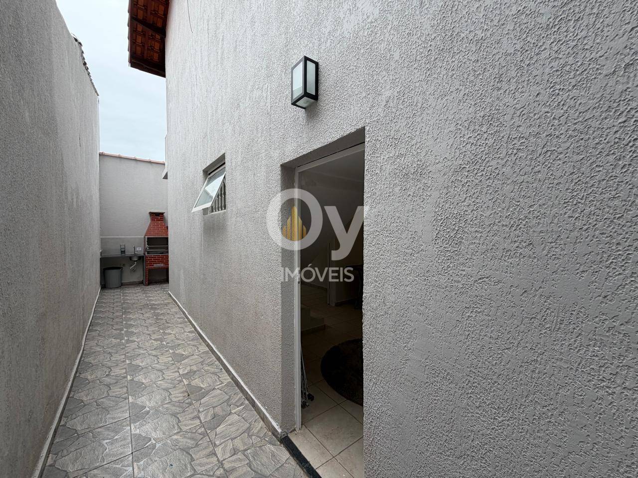 SOBRADO MODERNO COM VISTA DEFINITIVA PARA O BANHADO