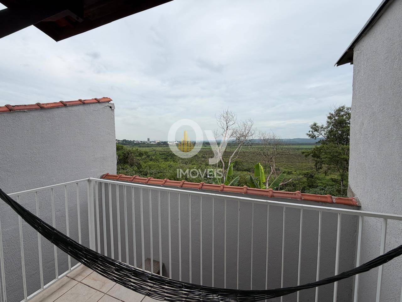 SOBRADO MODERNO COM VISTA DEFINITIVA PARA O BANHADO