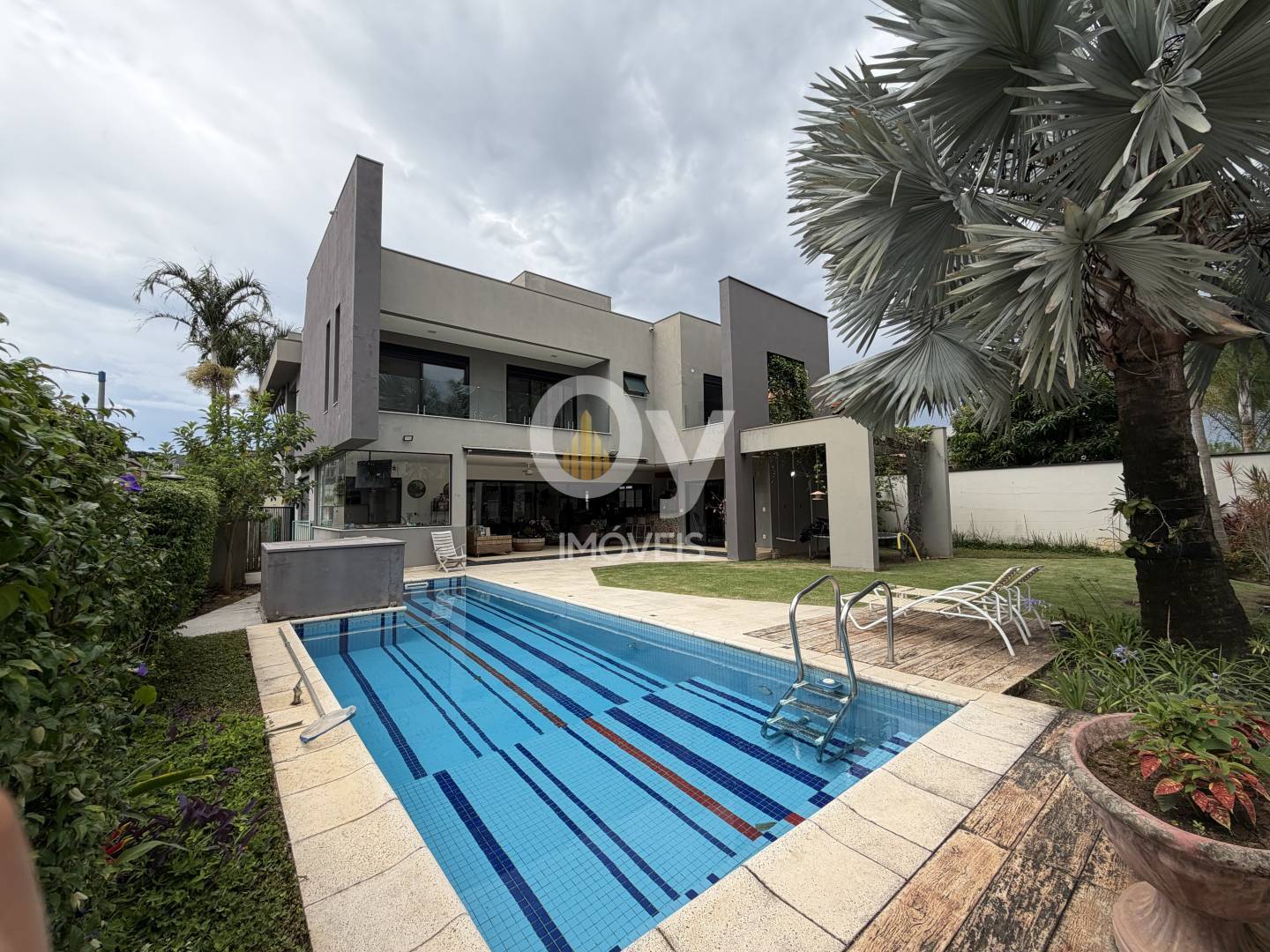 Linda Casa de Arquitetura Moderna no Reserva do Paratehy Sul