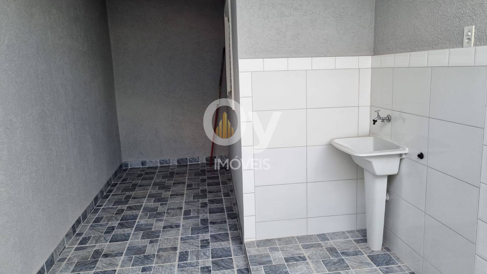 Casa Recém Reformada | 2 Dormitórios | 1 Suíte