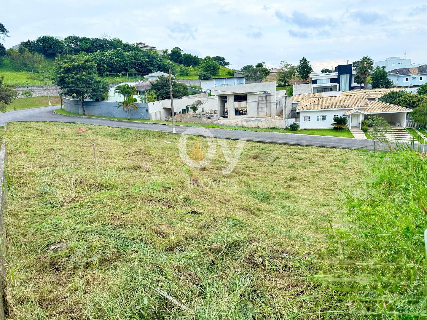 Oportunidade Única - Terreno com 1021m2 - Condomínio Terras de Santa Helena