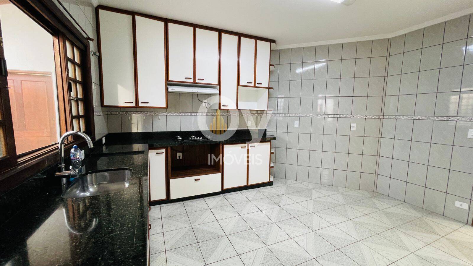 Casa Térrea para Locação no Condomínio Jardim das Colinas
