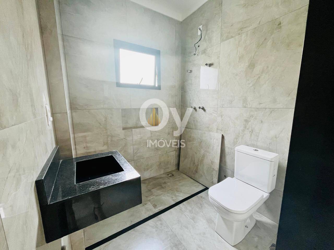 Casa Alto Padrão Recém Construída no Condomínio Rudá