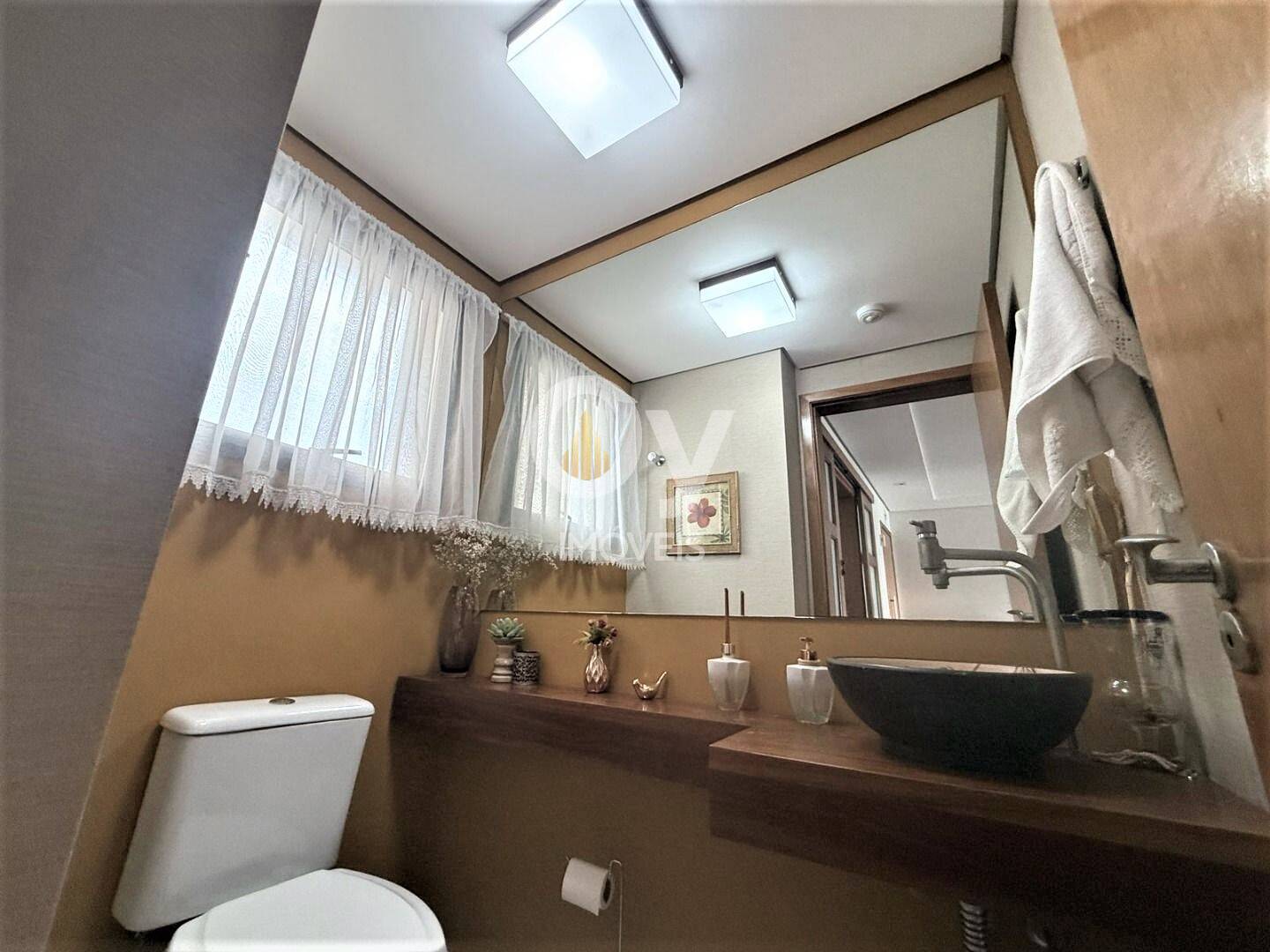 Apartamento á Venda 3 Dormitorios, 2 Suítes no Edifício Montserrat – 152 m²