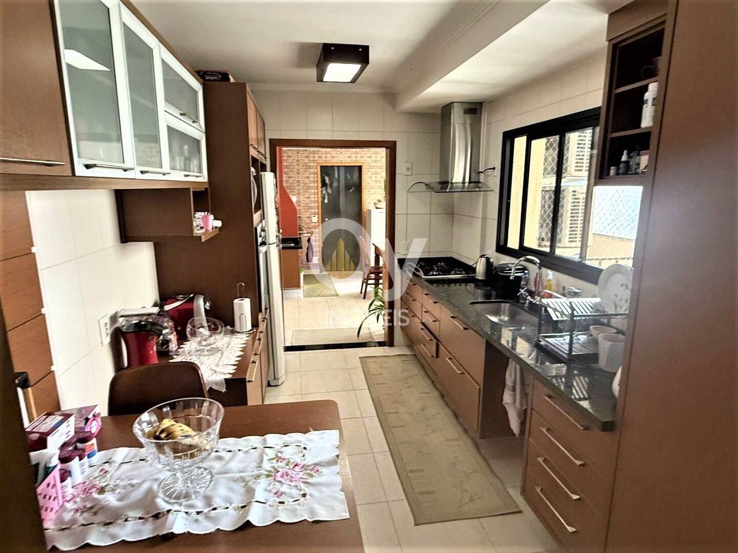 Apartamento á Venda 3 Dormitorios, 2 Suítes no Edifício Montserrat – 152 m²