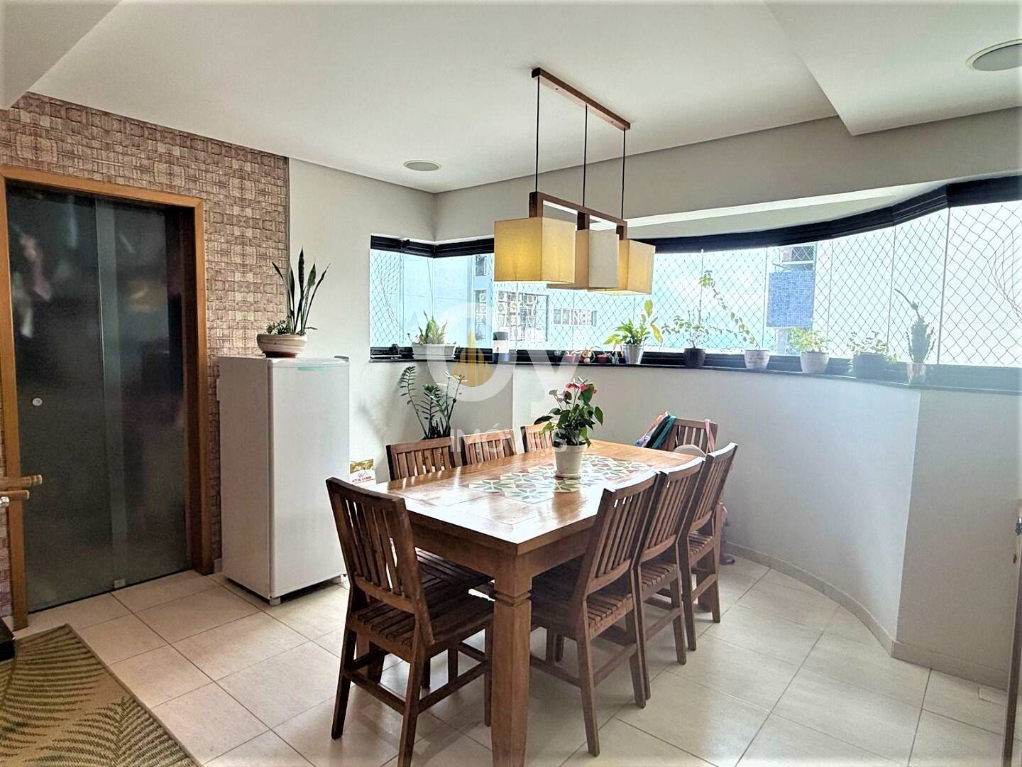 Apartamento á Venda 3 Dormitorios, 2 Suítes no Edifício Montserrat – 152 m²