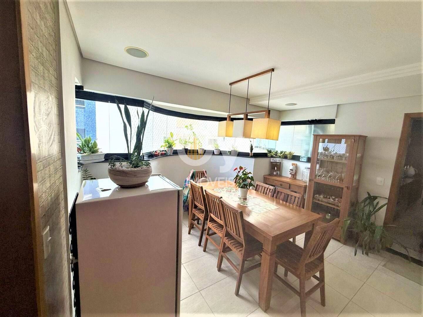 Apartamento á Venda 3 Dormitorios, 2 Suítes no Edifício Montserrat – 152 m²