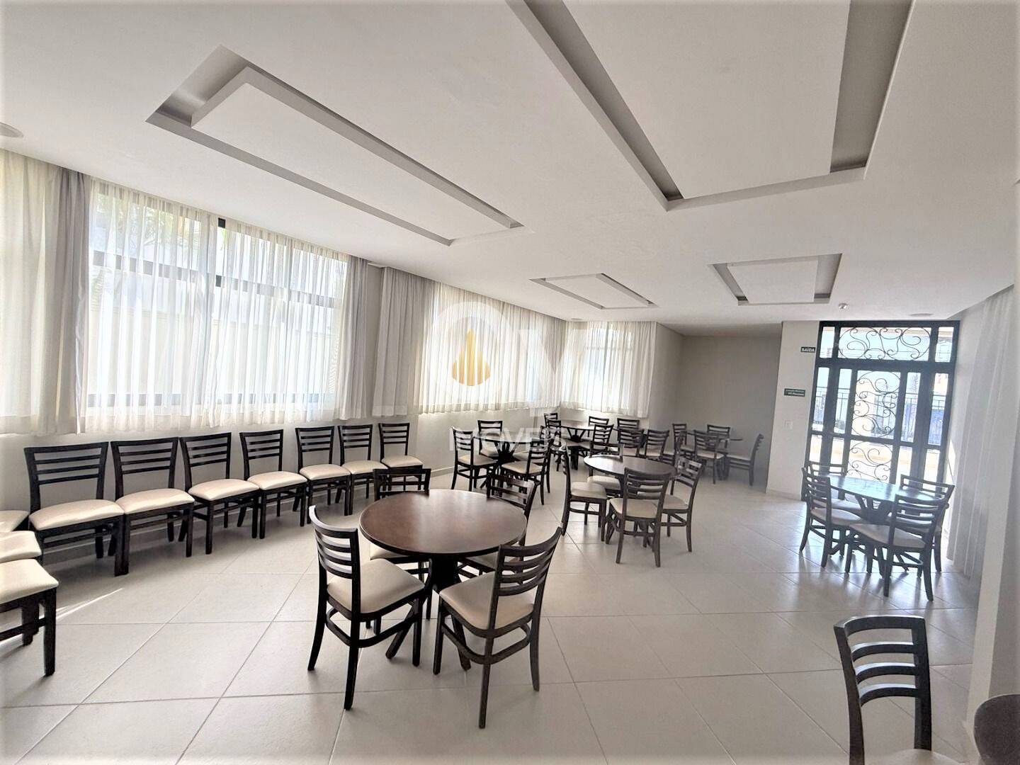 Apartamento á Venda 3 Dormitorios, 2 Suítes no Edifício Montserrat – 152 m²