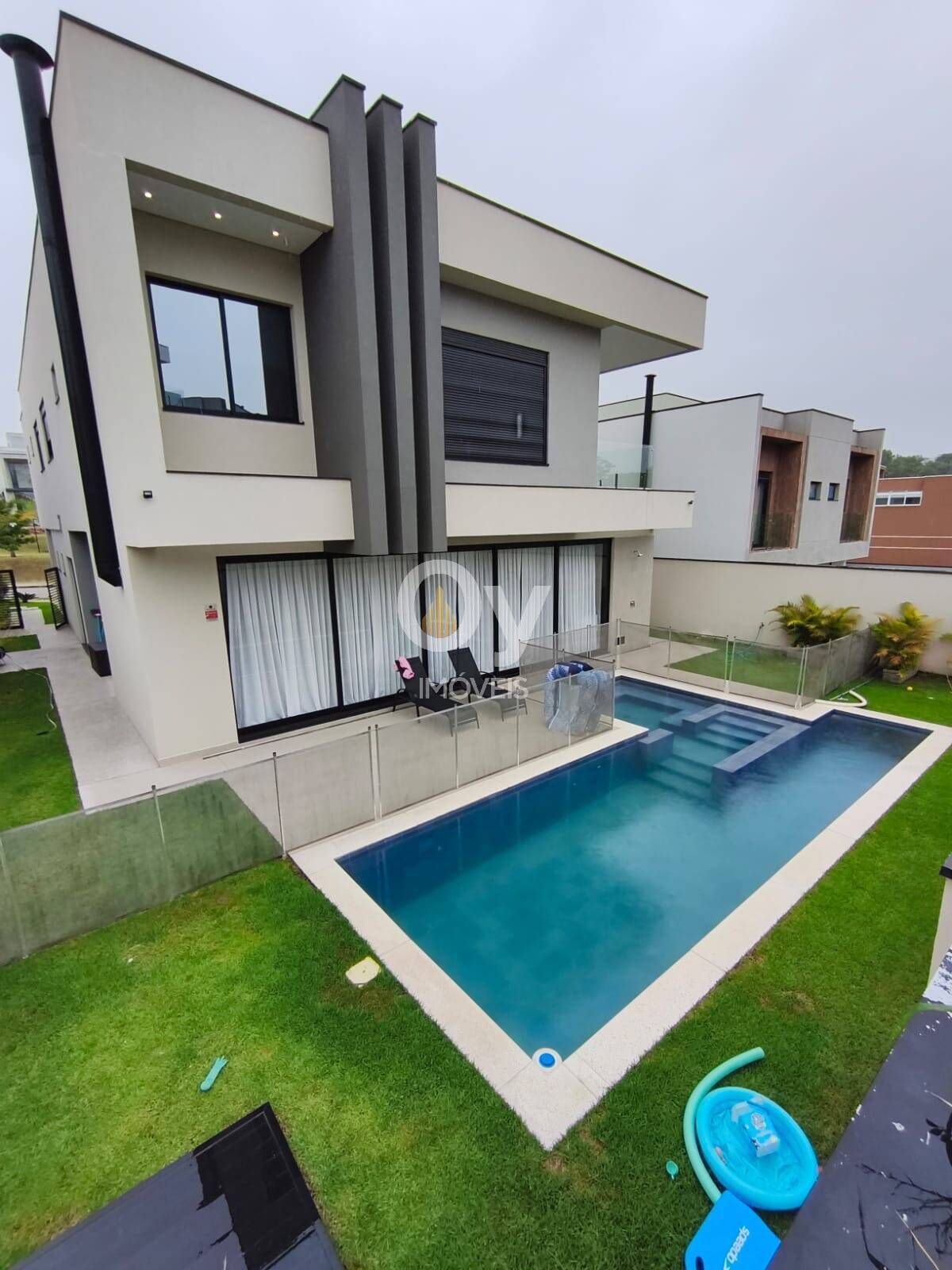 Casa para locação e venda no Alphaville 2 – 5 Suítes| Piscina aquecida