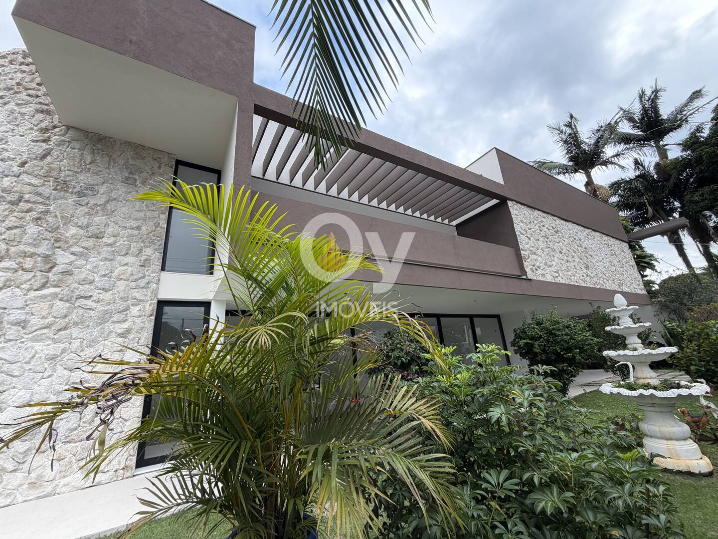 Casa gigante para uso comercial no Jardim Esplanada I – maravilhosa
