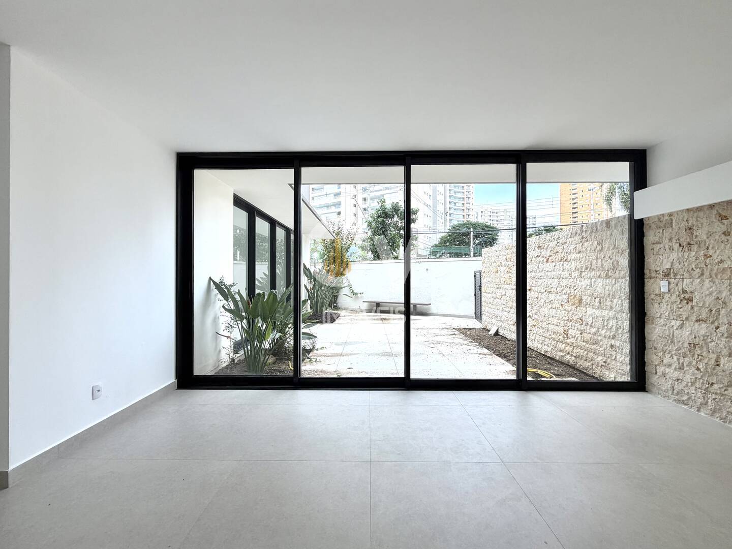 Casa gigante para uso comercial no Jardim Esplanada I – maravilhosa