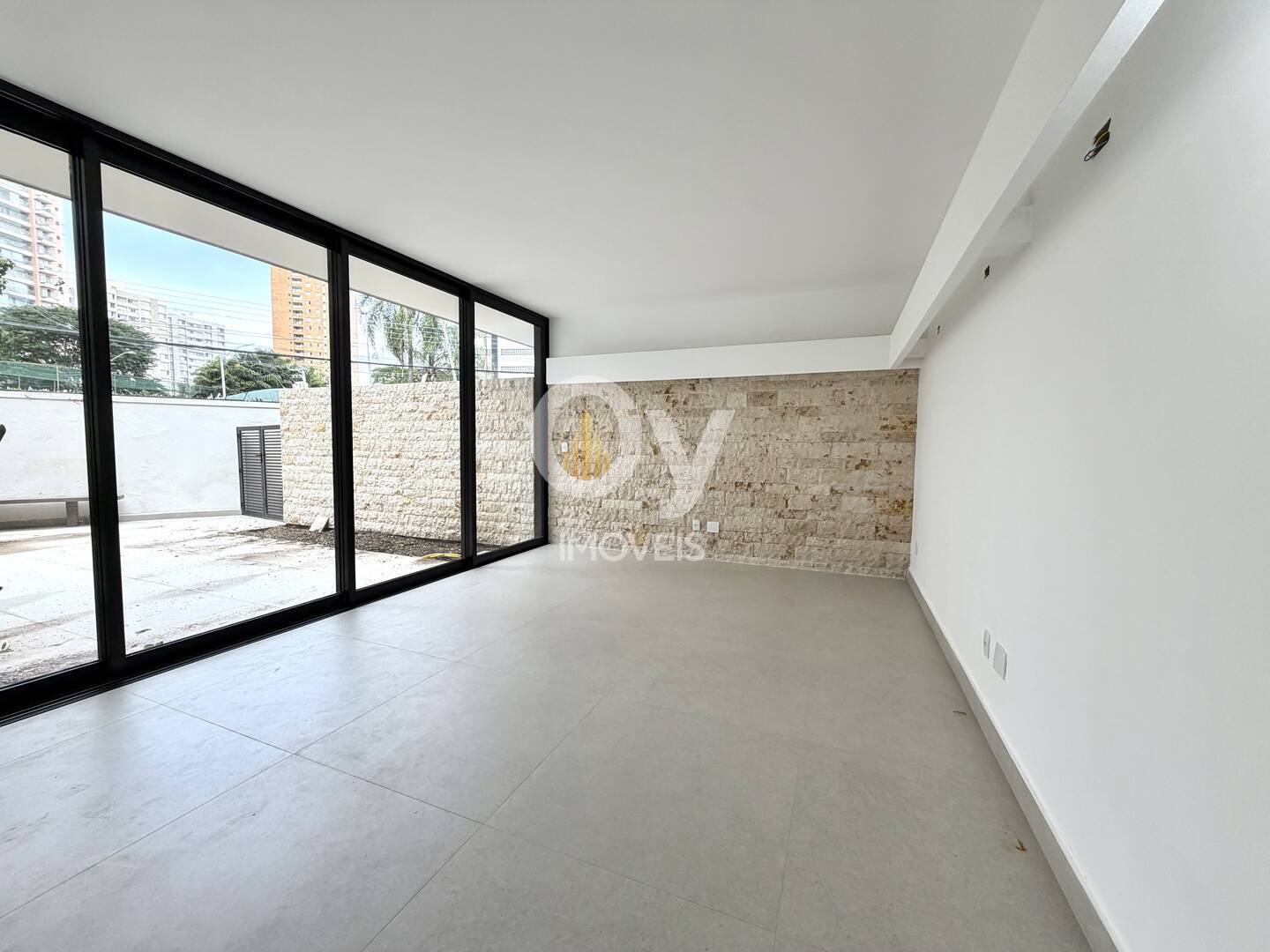 Casa gigante para uso comercial no Jardim Esplanada I – maravilhosa