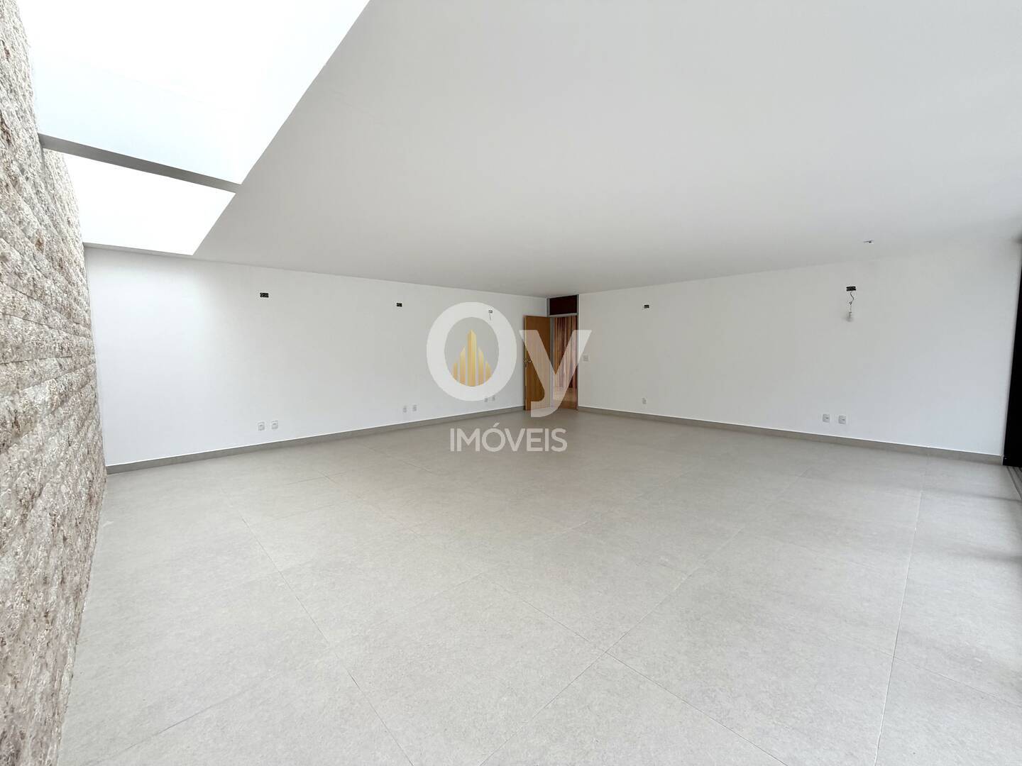 Casa gigante para uso comercial no Jardim Esplanada I – maravilhosa