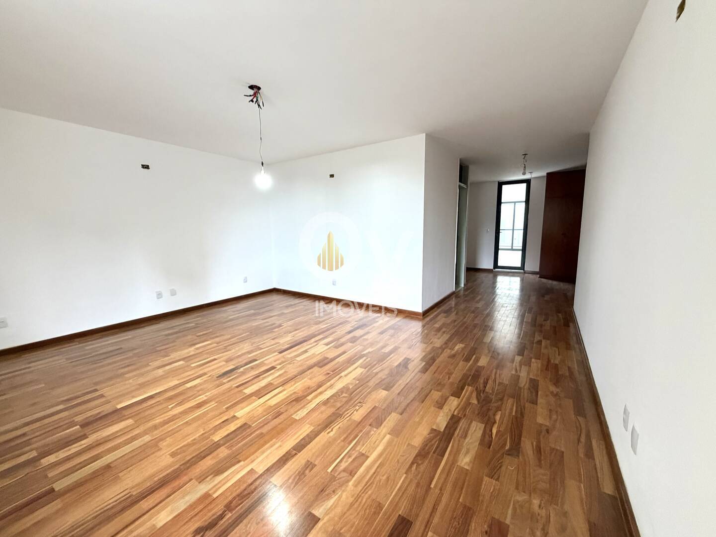 Casa gigante para uso comercial no Jardim Esplanada I – maravilhosa