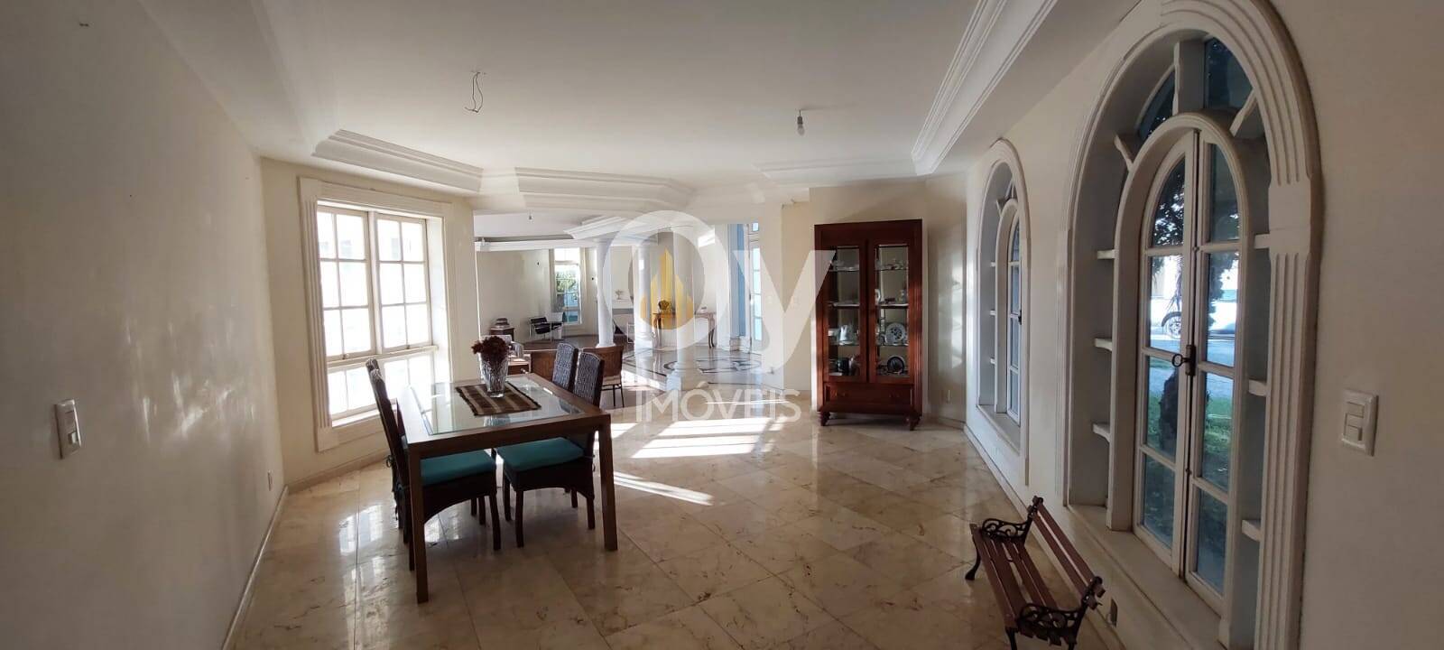 SOBRADO Á VENDA EM TERRENO DE 1.080M2 - JARDIM DAS COLINAS